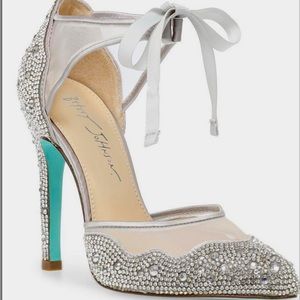 Betsey Johnson Iris pump NEW!!!